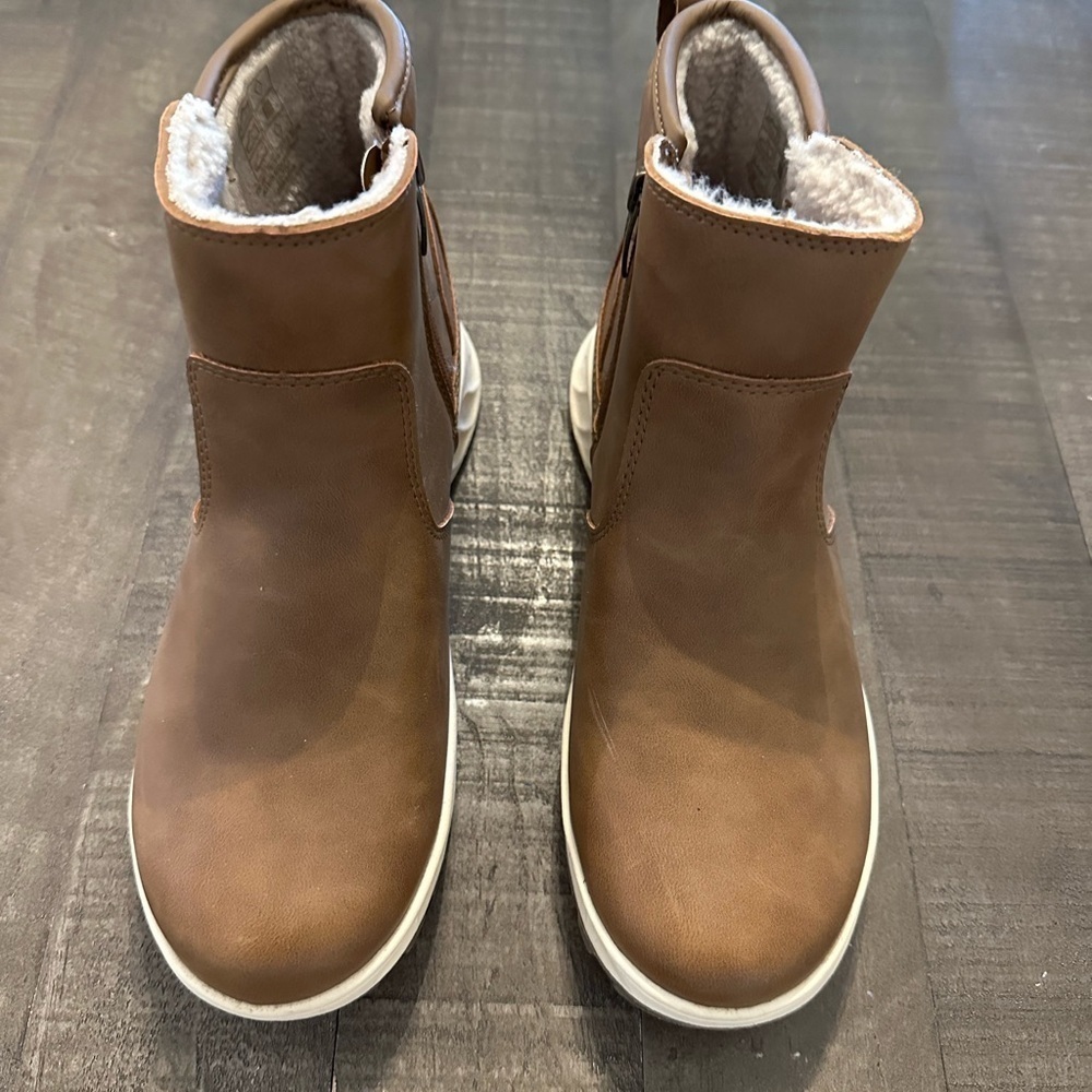 Khombu Brown Boots Cozy Fleece Lining Slip-On